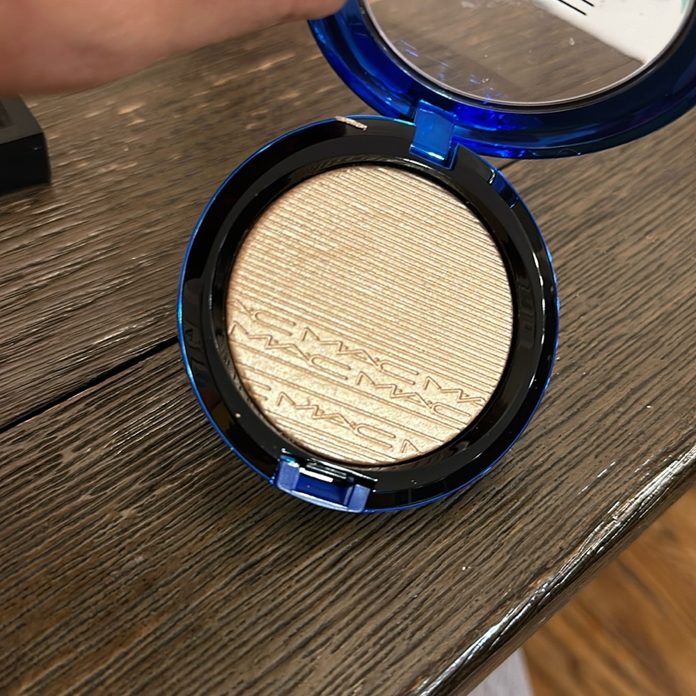 MAC Extra Dimension Skinfinish “oh, darling” BNIB limited edition